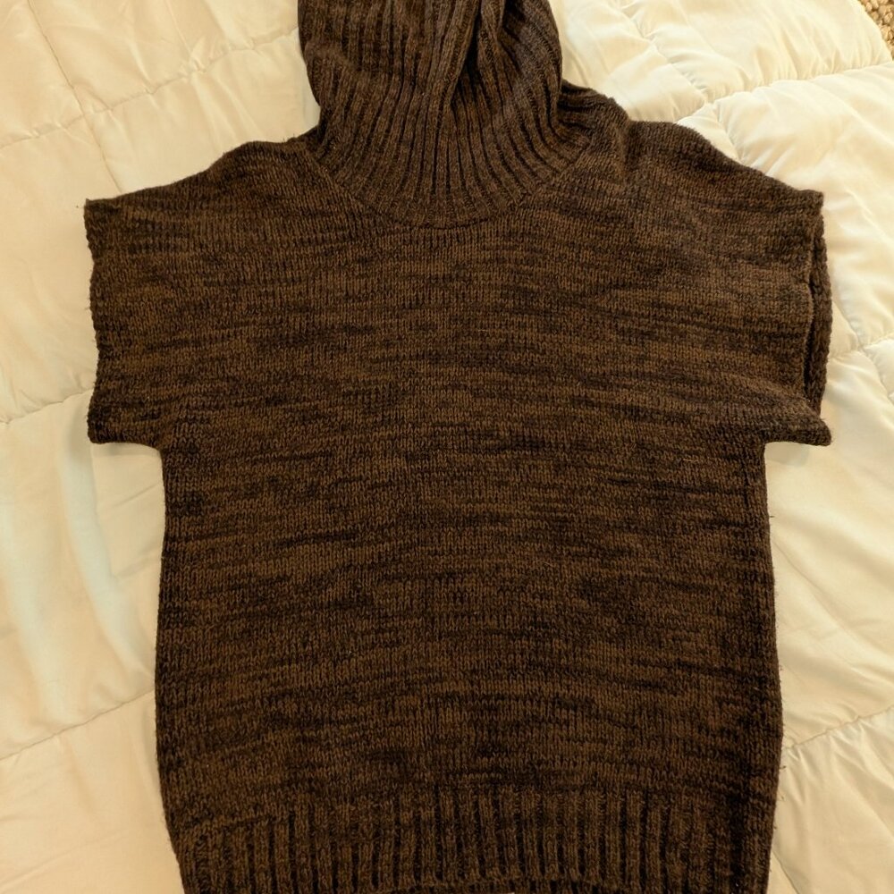 Cowlneck short sleeve sweater